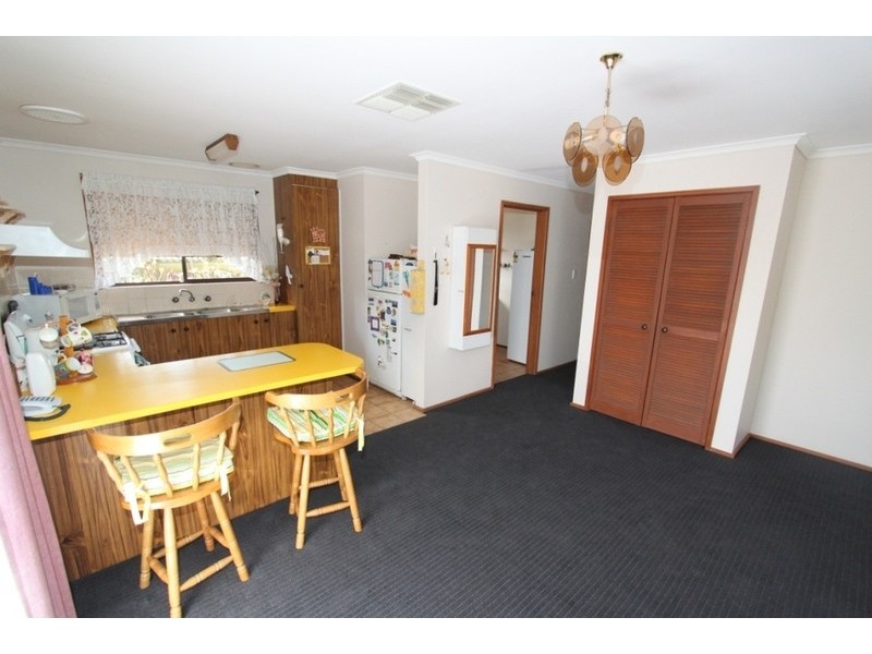 8/11 Henry Street, Melton VIC 3337