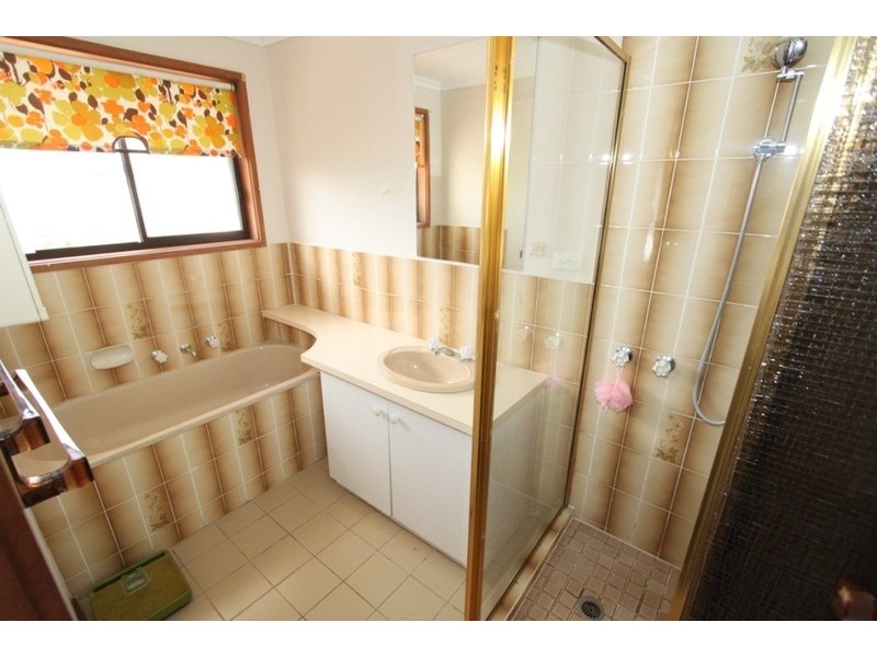 8/11 Henry Street, Melton VIC 3337