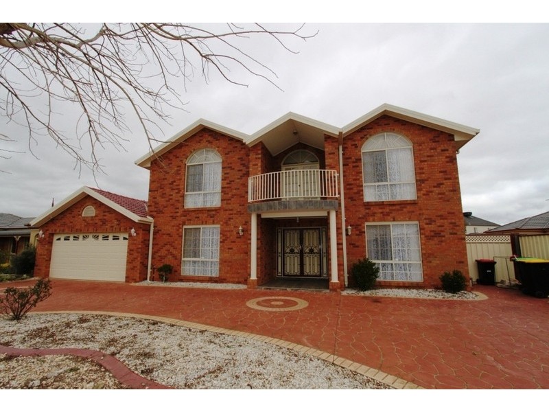 12 Prahn Court, Brookfield VIC 3338