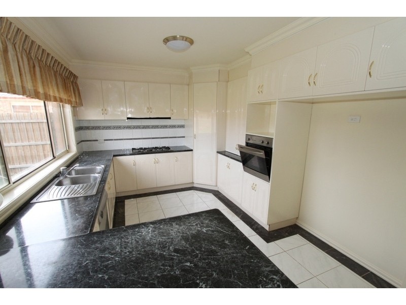 12 Prahn Court, Brookfield VIC 3338