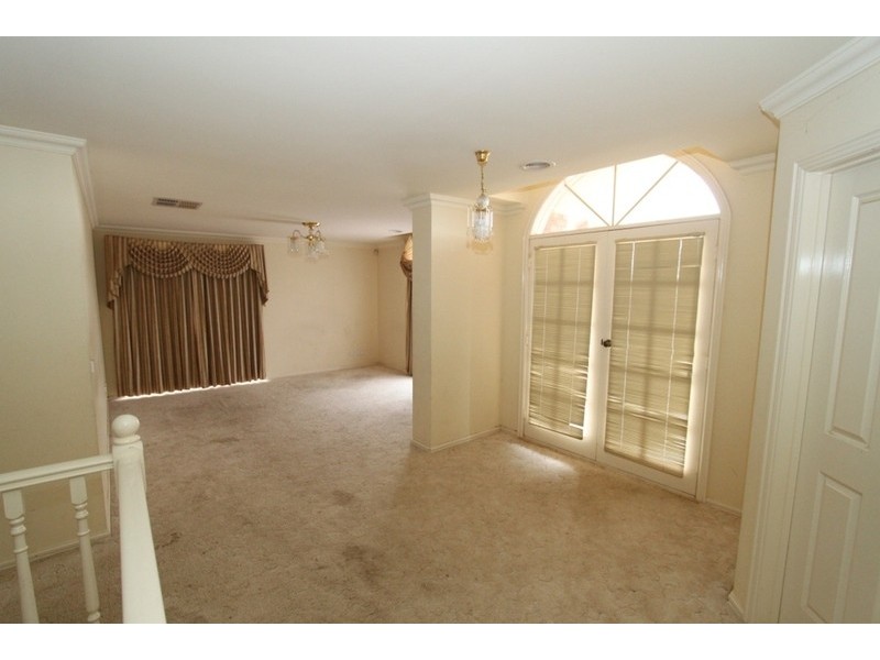 12 Prahn Court, Brookfield VIC 3338