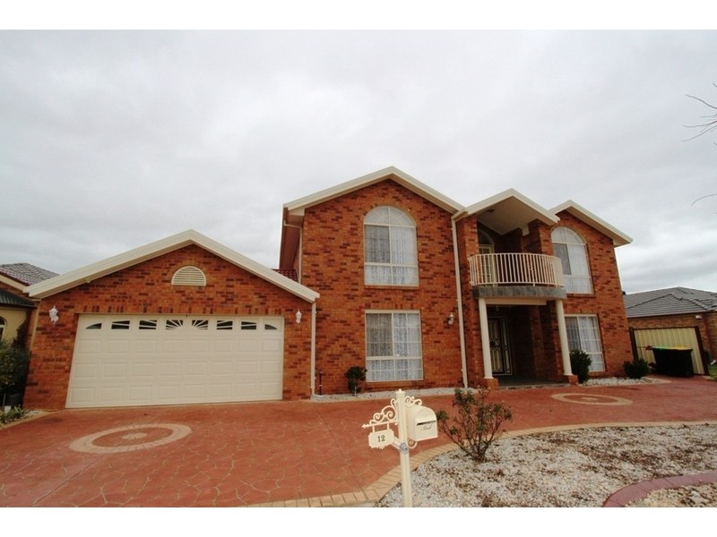 12 Prahn Court, Brookfield VIC 3338
