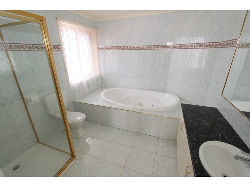 12 Prahn Court, Brookfield VIC 3338