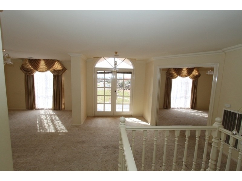 12 Prahn Court, Brookfield VIC 3338