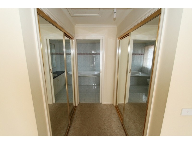 12 Prahn Court, Brookfield VIC 3338