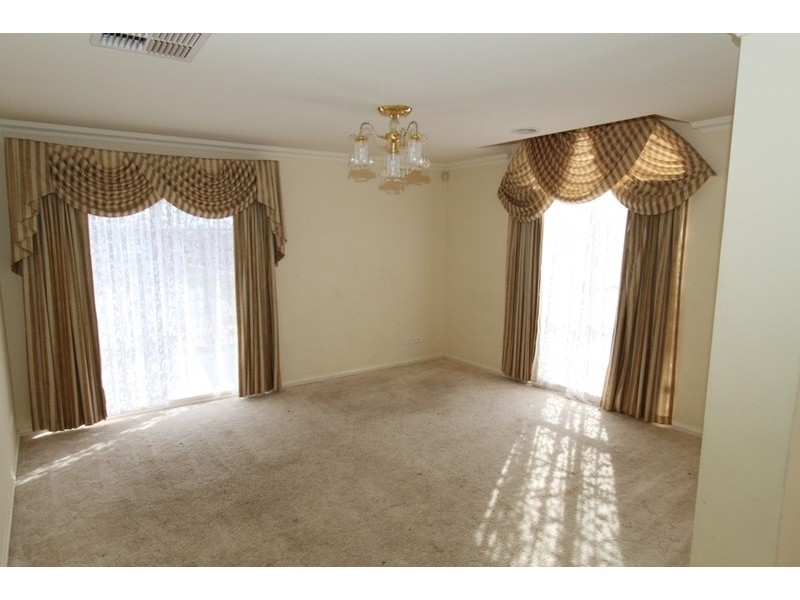 12 Prahn Court, Brookfield VIC 3338