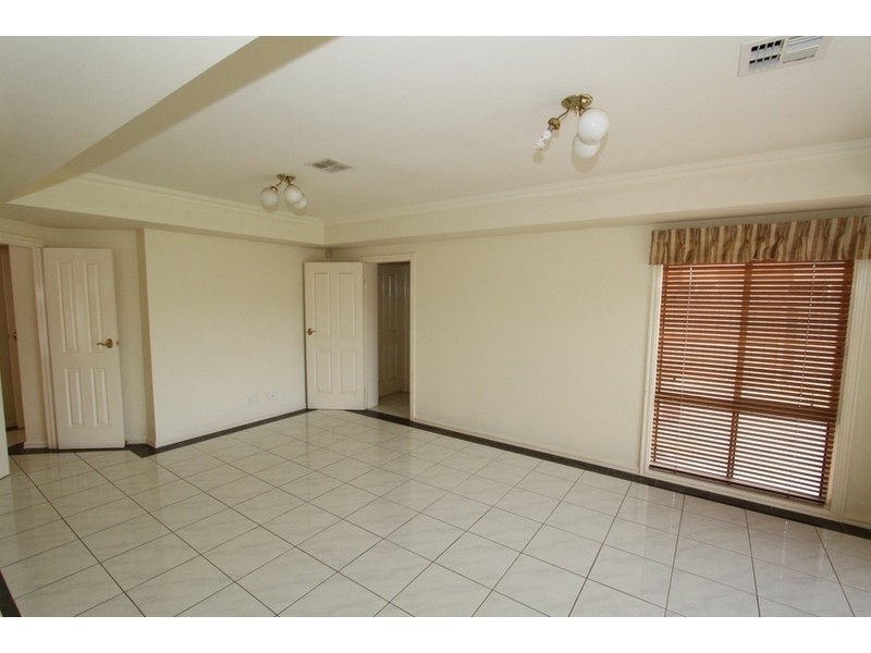 12 Prahn Court, Brookfield VIC 3338