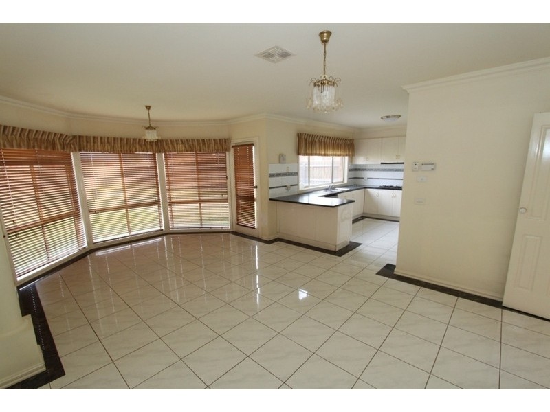 12 Prahn Court, Brookfield VIC 3338