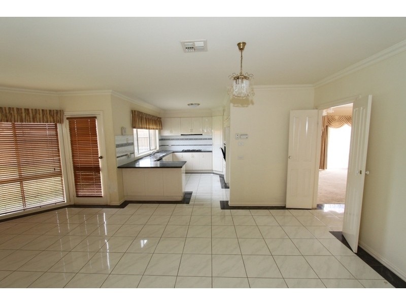 12 Prahn Court, Brookfield VIC 3338