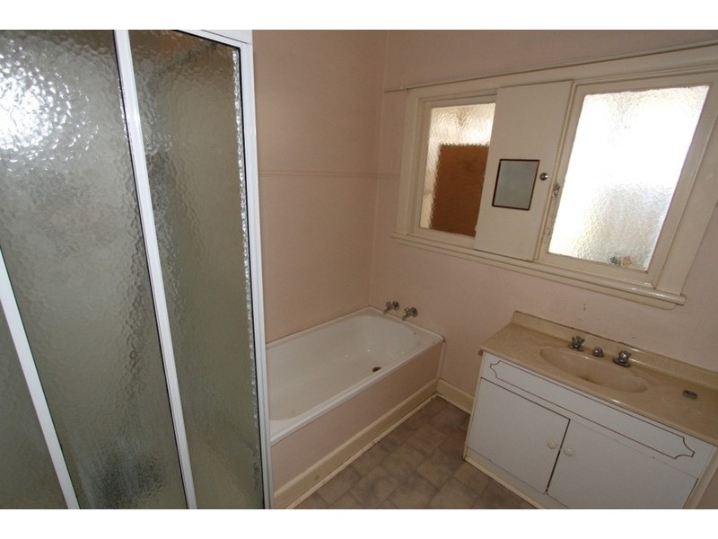 10 Yuille Street, Melton VIC 3337