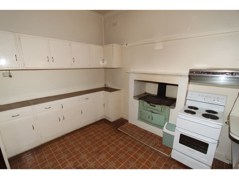 10 Yuille Street, Melton VIC 3337