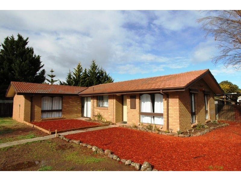 5 Balfour Place, Melton West VIC 3337