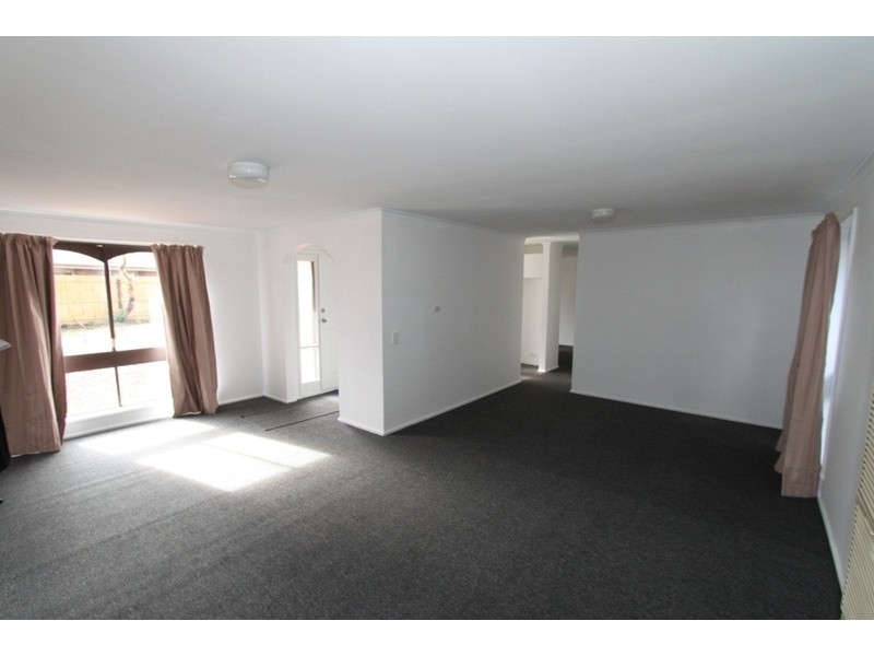5 Balfour Place, Melton West VIC 3337