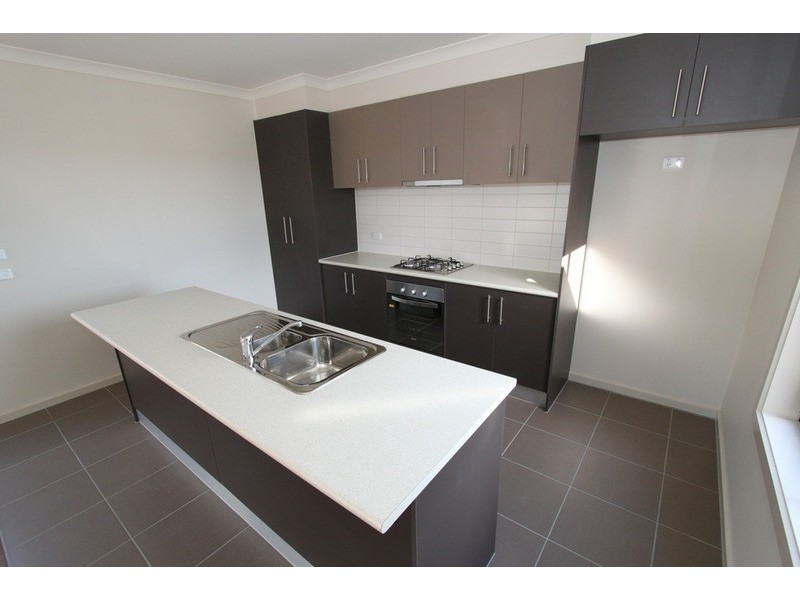 1/21-29 Lakewood Boulevard, Melton VIC 3337