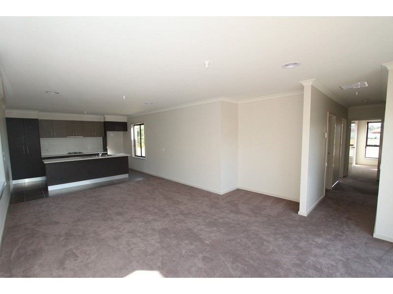 1/21-29 Lakewood Boulevard, Melton VIC 3337