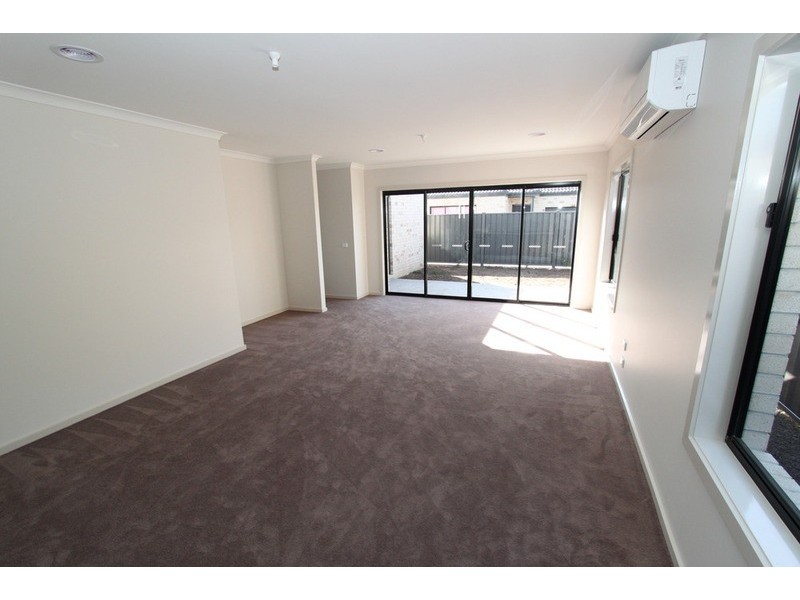 1/21-29 Lakewood Boulevard, Melton VIC 3337