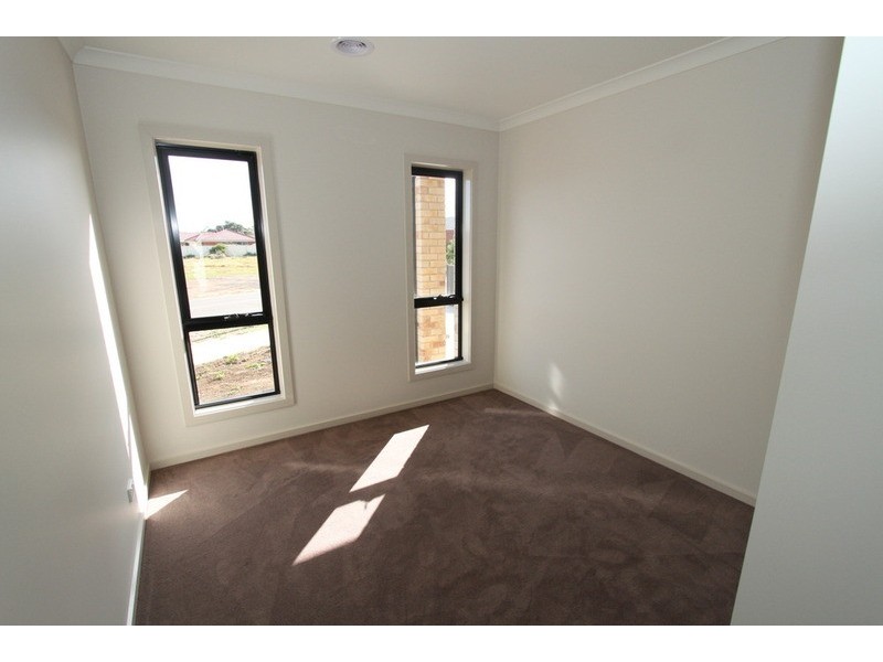 1/21-29 Lakewood Boulevard, Melton VIC 3337