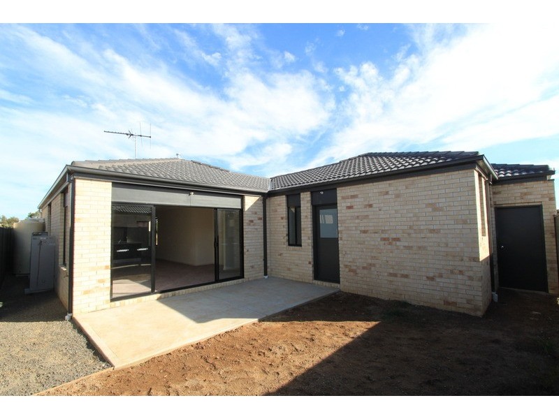 1/21-29 Lakewood Boulevard, Melton VIC 3337