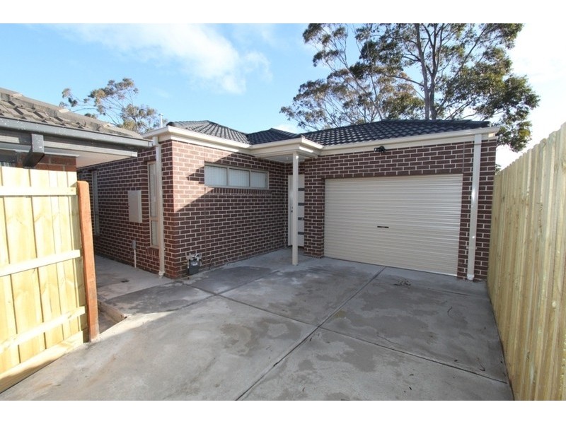 2/5 Oneils Road, Melton VIC 3337