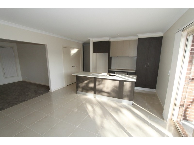 2/5 Oneils Road, Melton VIC 3337