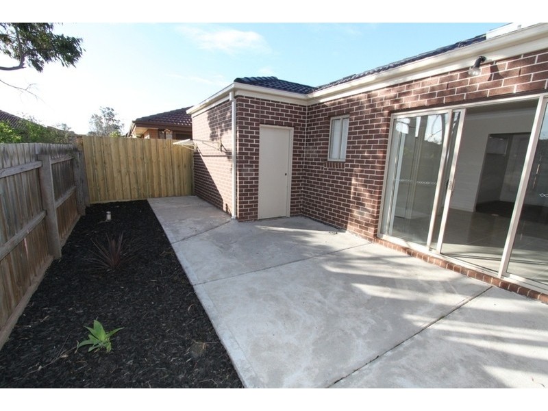 2/5 Oneils Road, Melton VIC 3337
