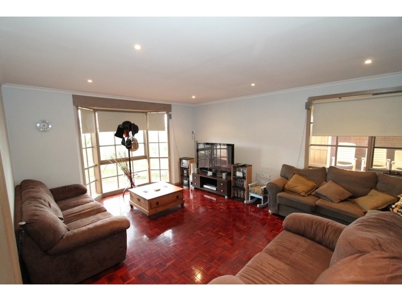 11 Nelson Court, Melton South VIC 3338