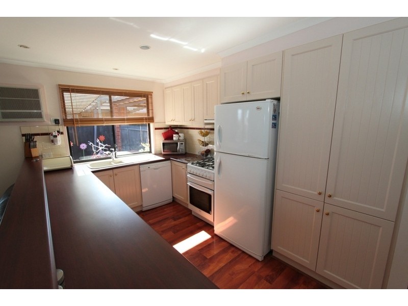 4 Regal Court, Melton South VIC 3338