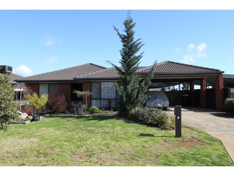 4 Regal Court, Melton South VIC 3338