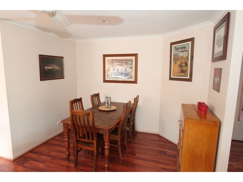 4 Regal Court, Melton South VIC 3338