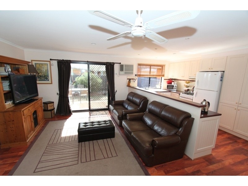 4 Regal Court, Melton South VIC 3338