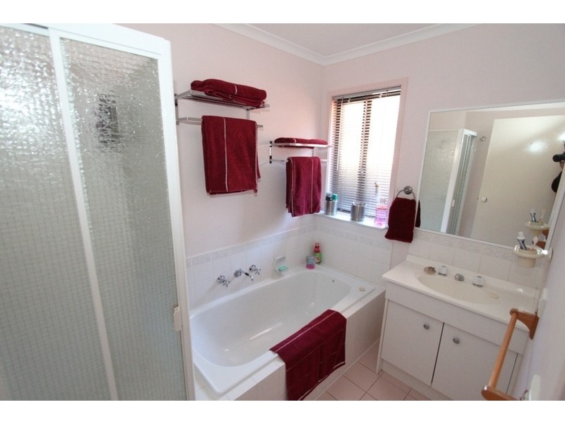 4 Regal Court, Melton South VIC 3338