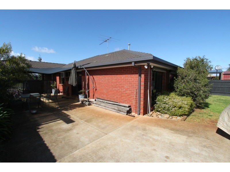 4 Regal Court, Melton South VIC 3338