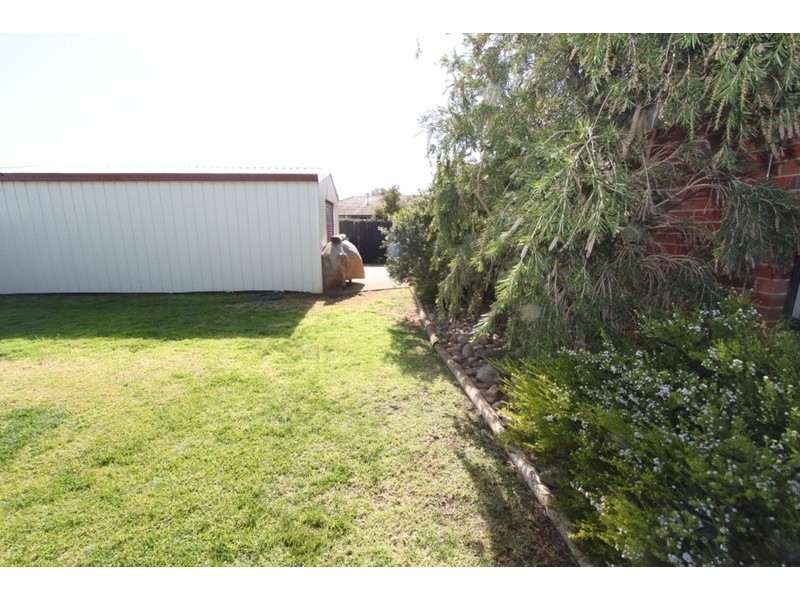 4 Regal Court, Melton South VIC 3338