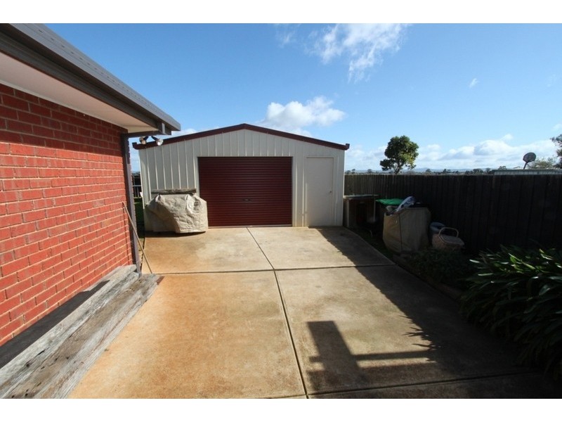 4 Regal Court, Melton South VIC 3338