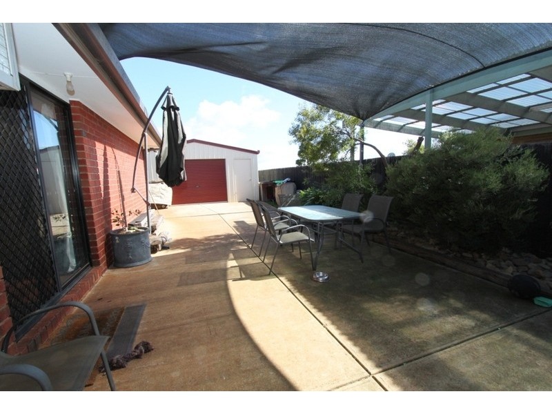 4 Regal Court, Melton South VIC 3338