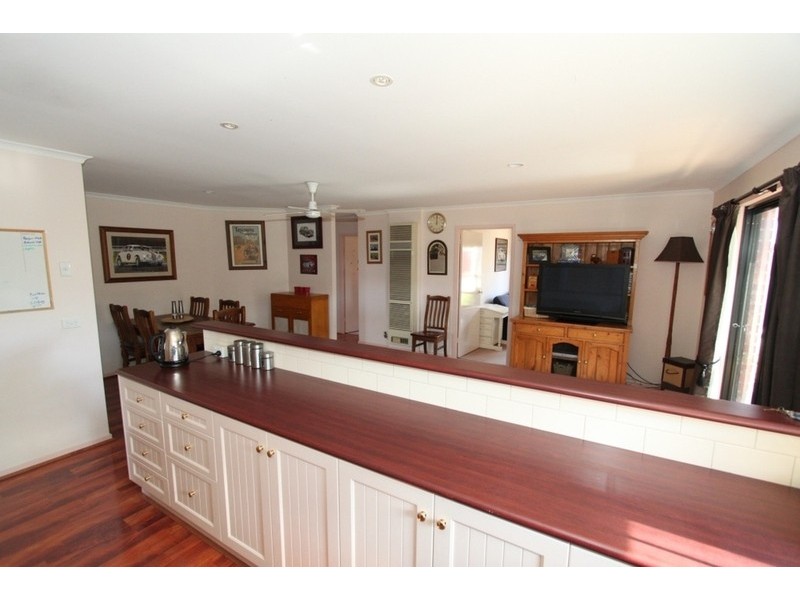 4 Regal Court, Melton South VIC 3338