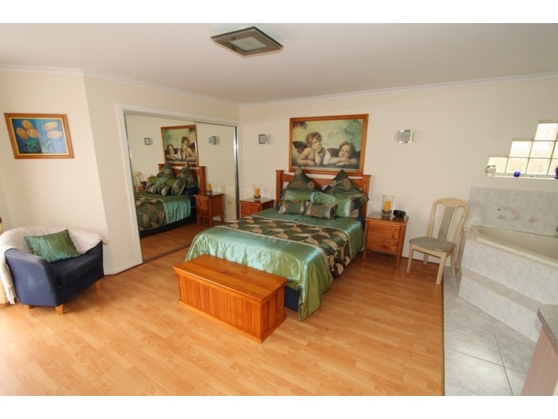 294 Centenary Avenue, Melton VIC 3337