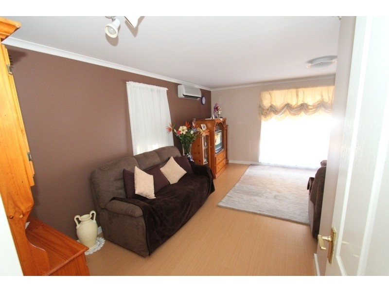 2/8 Reserve Road West, Melton VIC 3337