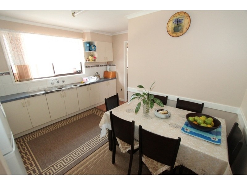 2/8 Reserve Road West, Melton VIC 3337