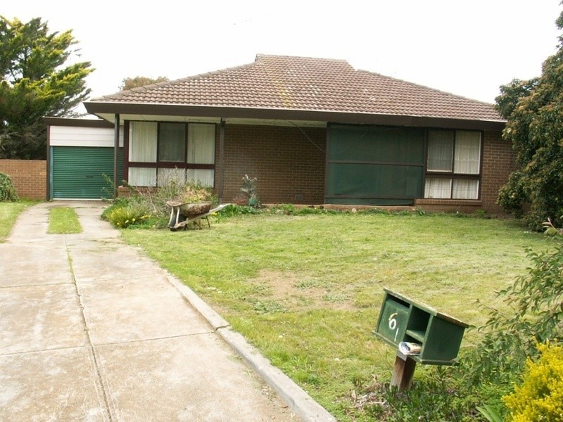 6 Dover Place, Melton VIC 3337