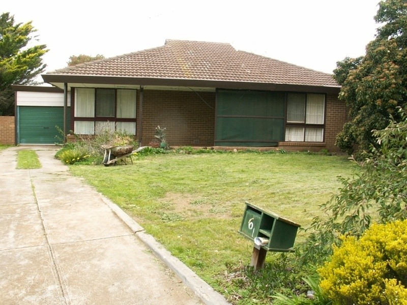 6 Dover Place, Melton VIC 3337