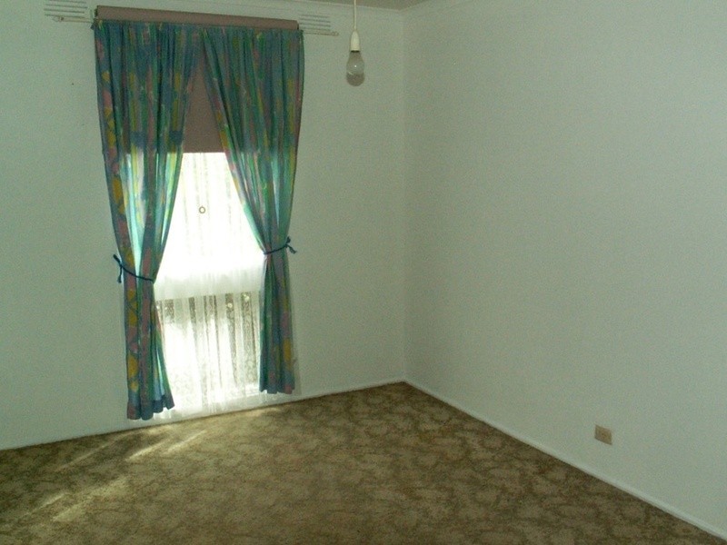 6 Dover Place, Melton VIC 3337