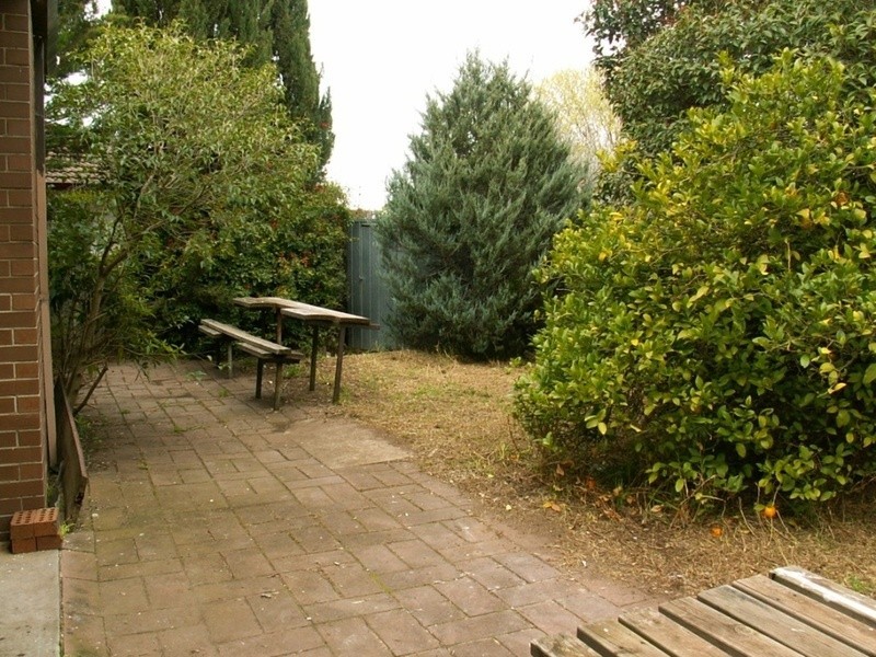 6 Dover Place, Melton VIC 3337