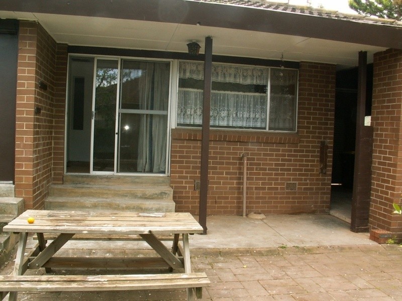 6 Dover Place, Melton VIC 3337