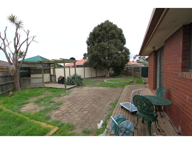 13 Barnong Court, Kurunjang VIC 3337