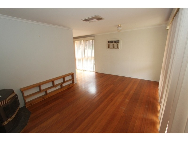 26 Lachlan Road, Melton South VIC 3338