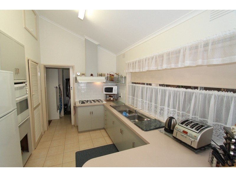 11 Mitchell Road, Melton South VIC 3338