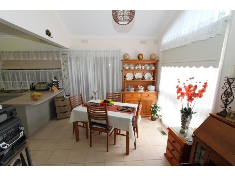 11 Mitchell Road, Melton South VIC 3338