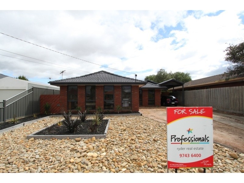 13 Bourke Road, Melton South VIC 3338