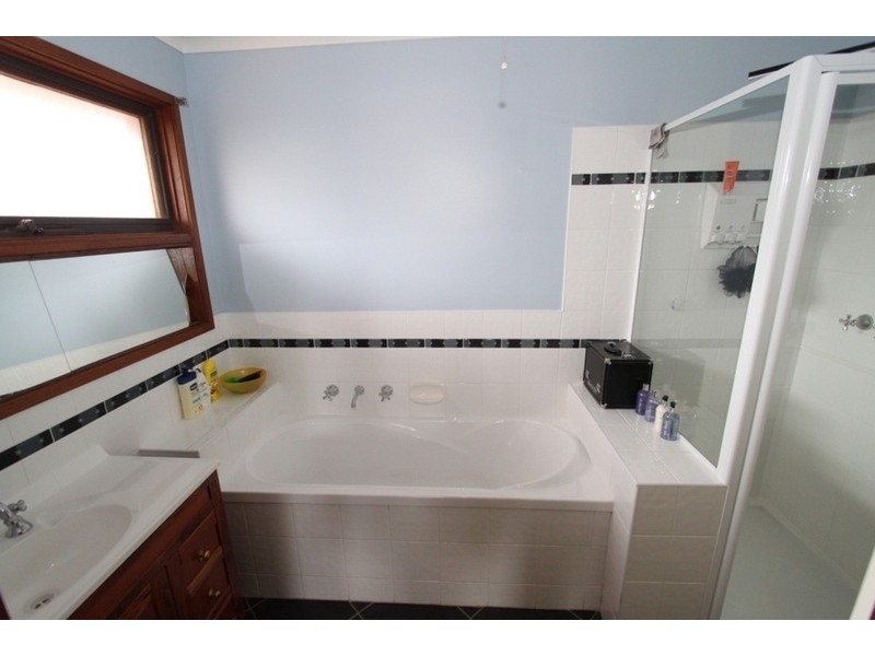 13 Bourke Road, Melton South VIC 3338